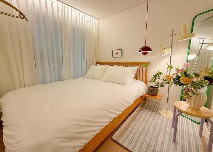 Jongro, Naksan Park, Bukchon Hanok Village, Gyeongbokgung Palace,명동10분 Apartment Seoul