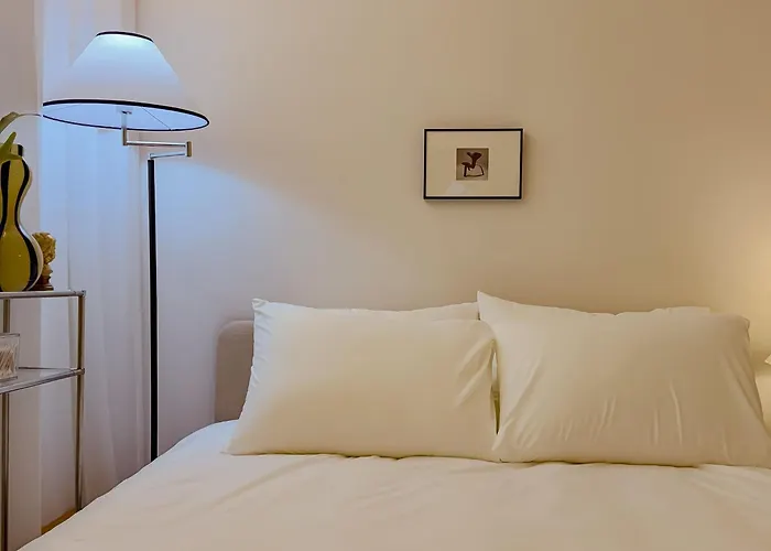 Jongro, Naksan Park, Bukchon Hanok Village, Gyeongbokgung Palace,명동10분 Seoul