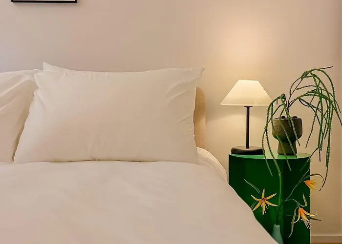 Jongro, Naksan Park, Bukchon Hanok Village, Gyeongbokgung Palace,명동10분 Apartment Seoul