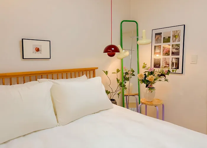 Jongro, Naksan Park, Bukchon Hanok Village, Gyeongbokgung Palace,명동10분 Seoul