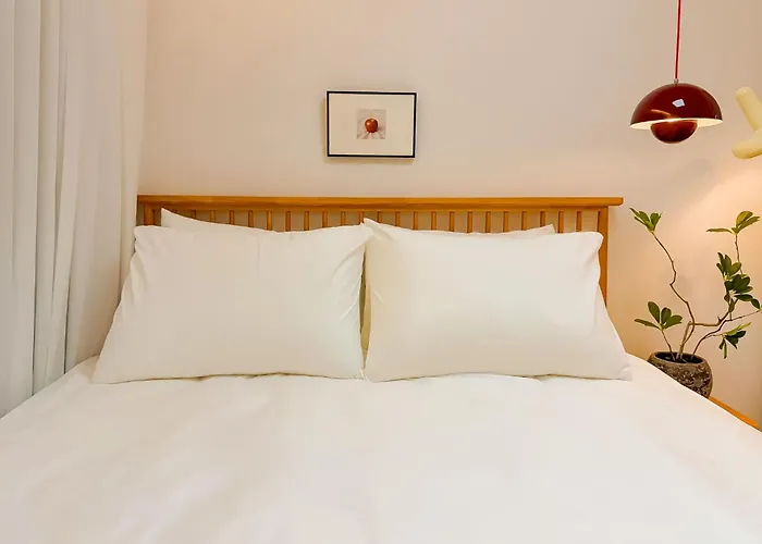 Jongro, Naksan Park, Bukchon Hanok Village, Gyeongbokgung Palace,명동10분 Apartment Seoul