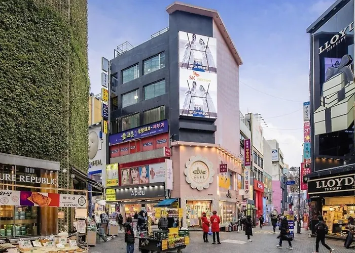 Jongro, Naksan Park, Bukchon Hanok Village, Gyeongbokgung Palace,명동10분 * Seoul